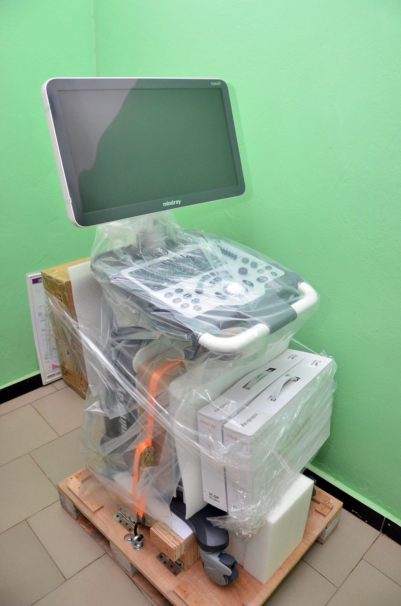 Remise d’un appareil d’échographie au District Sanitaire de Louga